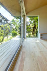 梨畑に建つUa値0.17の小さな平屋 |... https://www.sato-home.co.jp/wp-content/uploads/2023/11/SHOY3819.jpg