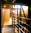 細長敷地の二世帯住宅　木造=ユミラ建築設... SpaceFiles/03work/01juutaku/09kurihara/09photo/13decknight.jpg