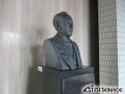 胸像移動・胸像移動（石台撤去処分）