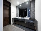 大理石カウンターのフローティング洗面台