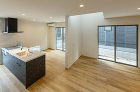 杉村の家 - 名古屋の注文住宅・設計事務... https://mk-arc.com/wp-content/uploads/2023/10/010_LDK_6809-714x473.jpg