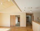 豊が丘の家 - 名古屋の注文住宅・設計事... https://mk-arc.com/wp-content/uploads/2024/03/012_LDK_3400-606x473.jpg