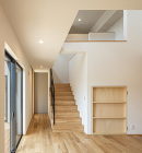 桑名の家 - 名古屋の注文住宅・設計事務... https://mk-arc.com/wp-content/uploads/2024/05/017_LDK_8886-440x473.jpg