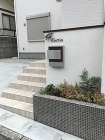 シンプルな壁もアクセントを加えてお洒落に...