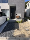 緑化スリットがポイントのアプローチ　広島...