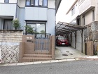 昇り降りしやすい階段でモダンな玄関周りに...