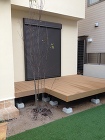 手間いらず人工芝のあるナチュラルで可愛い...
