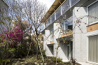 Triangle House - Shi... https://shigerubanarchitects.com/wp-content/uploads/2019/10/03.jpg