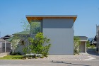 施工事例 | 山形のデザイナーズ注文住宅... 上下の大窓て?縦に広か?る平屋
