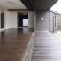 リビングの大開口（窓）全開時。<br />
室内（リビング）、半屋外（広縁）、屋外（庭）が一体の空間となる。