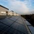 屋根に設置した9kwの太陽光パネル<br />
学生入居者に環境意識を高めてもらう試みとして、ソーラーパネルと発電量モニターを設置。