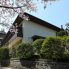 外観（住居側）<br />
通り沿いの樹木は、自然の目隠し。　人工物のように、ただ目線を遮断するだけでなく、通りゆく人の目も楽しませてくれる。　