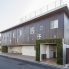 ファサード外観<br />
杉板張りと緑化壁面で、柔らかい印象の建築となるよう配慮。