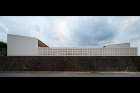 山本雅紹建築設計事務所 | 母家と離れ?... works/nagonoie/images/02.jpg