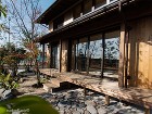 薪ストーブで暖かく杜に暮らす家|エコ建築... 縁側