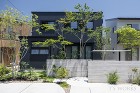 黒いガルバの家｜モノトーンデザイン緑で包... ｼﾞｭﾝﾍﾞﾘｰ