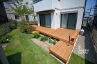 食育の庭に寛ぎの庭｜トヨタホーム愛される... ウッドデッキ全景斜め