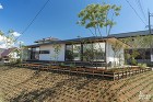 ビルトインガレージ法面に建つ家｜kise... 法面に建つ家