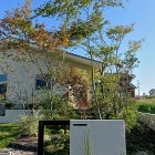プールがある高級リゾートガーデン|アジア... 石畳のアプローチ ジョリパット門袖