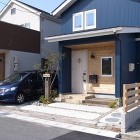 TOYOTAホーム新築外構工事|曲線塗壁... 枕木アプローチ