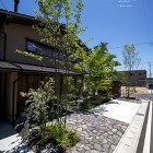 ライトアップ|雑木林の庭 　春日井市篠木... 自然石アプローチ