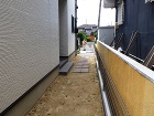 グレー系色の舗装材が落ち着きを感じさせる... 施工前
