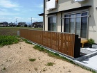 枕木で仕切ったオシャレな砂利敷きのお庭　... 枕木で仕切ったオシャレな砂利敷きのお庭(...
