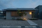 高岡の家 | 深山知子一級建築士事務所・... http://fukayama-architects.jp/wp-content/uploads/2022/08/102-House-in-Takaoka-_H0A2912.jpg