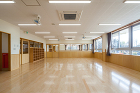 ?大屋根をもつ家型の保育園?　ほうりんこ...