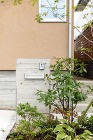 囲み庭のある家 http://ecology-design.jp/works/113_kakominiwa_no_aru_ie/_Q8A7136.jpg