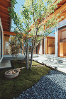 倉のある家 - 株式会社 稲山貴則建築設... http://ineyama.jp/wp-content/uploads/2019/07/066-_I3A2792.jpg