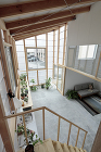 内庭の家 - 株式会社 稲山貴則建築設計... http://ineyama.jp/wp-content/uploads/2019/07/fujiitei_010.jpg