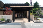 温泉旅館の和風の坪庭や前庭、エントランス...