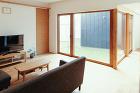 nico屋根の家｜ギャラリー｜ヒノデザイ... https://www.hinodesign.com/works/assets_c/2018/10/nicoyane201810_05-thumb-autox600-472.jpg