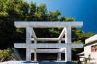 神社山の隠れ鳥居の家｜ギャラリー｜ヒノデ... https://www.hinodesign.com/works/uploads/055-02Goro.jpg