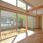 大きな中庭のある家 | TEKTON｜テ... https://tekton-arch.com/wp-content/uploads/ak/DSC_7099-300x300.jpg