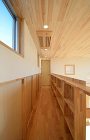 登り棒のある家 | TEKTON｜テクト... https://tekton-arch.com/wp-content/uploads/ht/DSC_0832-scaled.jpg