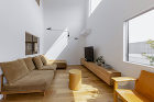 美崎町の家｜滋賀県の建築設計事務所・建築... https://alts-design.com/cms_wp/wp-content/uploads/2022/03/misakihouse-15-scaled.jpg