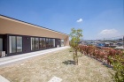 HFK House - アルテクト デザ... https://image.jimcdn.com/app/cms/image/transf/none/path/s09325c6fc15cc1eb/image/i801bd40dffeecabc/version/1517709403/image.jpg