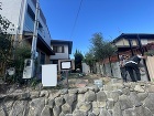 工事に入るときにはこうした石積みと隣地との境には壁があります。不要で古いものを撤去しお約束した外構設計プランに沿って施工を進めていきます