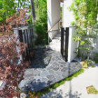 吹田市・ゆったりガレージと庭木が映えるガーデン・角地の外構デザイン