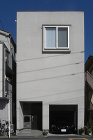 中庭を巡るスキップフロアの家 | Wor... https://yoda-archi.com/wp-content/uploads/2017/03/KYH_05_R0018040.jpg