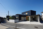 扇型敷地に建つガレージのある住まい ｜ ... /wp-content/uploads/2025/08/1_SOL0650.jpg