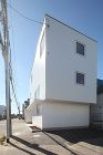 White ready-build ho... 夫婦と子供２人を想定した建売住宅