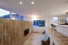 Spiral House : 山内圭吉建... 敷地高低差を利用したスキップフロア住宅