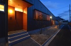 名古屋の建築家　久保田英之建築研究所の作... kubotaarc/worksphoto/works/whouse/ikohouse/iko01.jpg