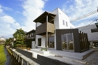 I HOUSE