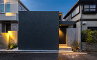 Court house in Mikag... 神戸市の御影に建つコートハウス、中庭のあ...