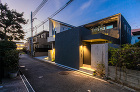 Court house in Mikag... 神戸市の御影に建つコートハウス、中庭のあ...