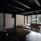 生活の場であるLDKの壁は光を反射する白い漆喰塗りで明るくしました 生活の場であるLDKの壁は光を反射する白い漆喰塗りで明るくしました